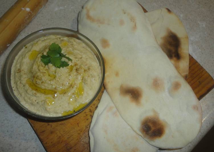 Recipe of Quick Hummus and pita bread