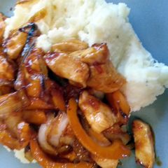 A picture of Spicy Chicken with Mash Potatoes.