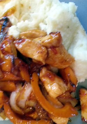 A picture of Spicy Chicken with Mash Potatoes.