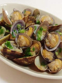 A picture of Easy and Delicious Asari Clams Steamed In Sake.