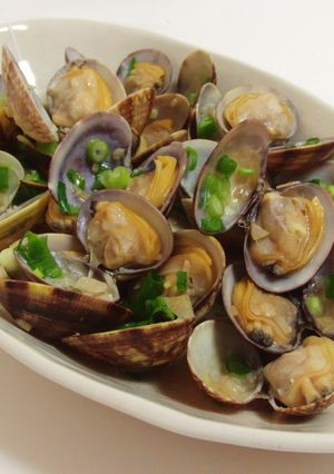A picture of Easy and Delicious Asari Clams Steamed In Sake.