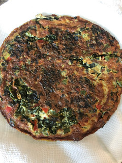 Una foto de Tortilla de acelga y kale 🥬