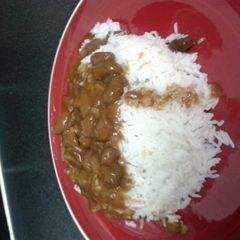 A picture of Nabs's beans in tomato sauce.