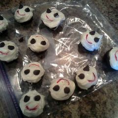 A picture of Mini Ghost Cupcakes.