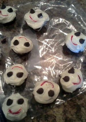 A picture of Mini Ghost Cupcakes.