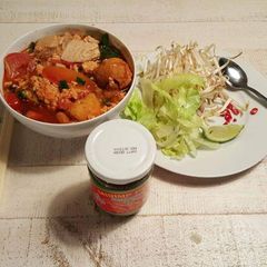 A picture of Bun Rieu.