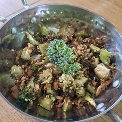 A picture of Stir fry broccoli.