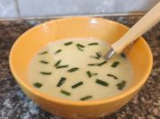 Una foto de ciboulette puerro