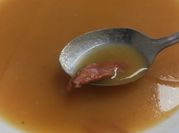 Una foto de sobrante con caldo de verduras