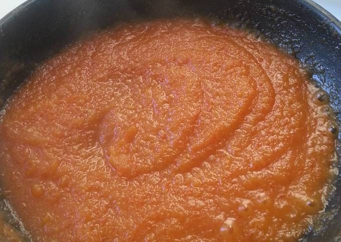 Homemade chili dipping sauce