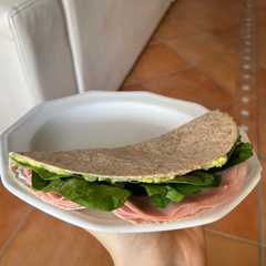 Una foto de Piadina con mortadella di Bologna