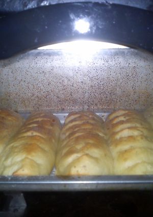 A picture of Momi Classic Rosemary Bun.