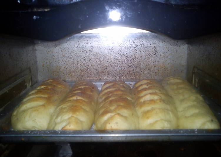 Momi Classic Rosemary Bun Momi Classic Rosemary Bun