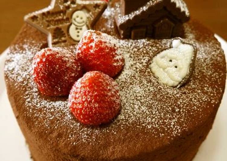 Steps to Prepare Perfect Strawberry &amp; Chocolate Truffle Christmas Cake