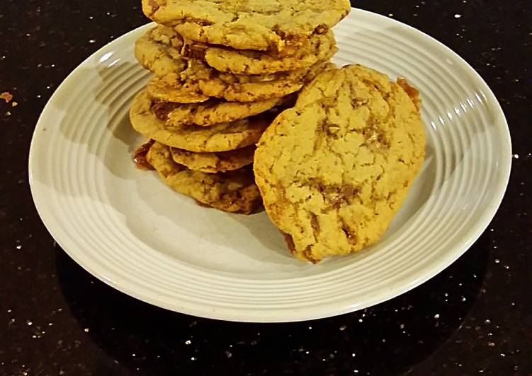 Chocolate Peanut Crunch Caramel Cookies Chocolate Peanut Crunch Caramel Cookies