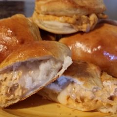 A picture of Cheesy Buffalo Chicken Pockets.