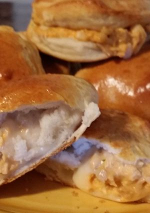A picture of Cheesy Buffalo Chicken Pockets.