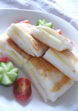 A picture of Easy Cheese Hanpen Sandwiches.