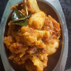 A picture of Baby Potato and cauliflower gravy.