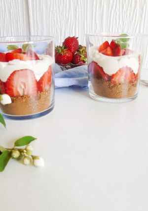 O poză a rețetei Cheesecake la pahar cu fructe.