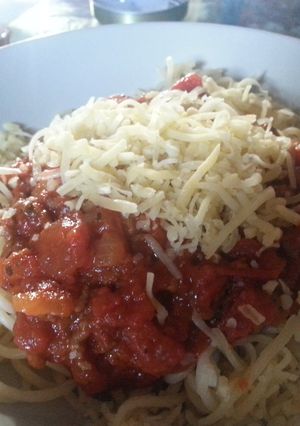 A picture of Spaghetti meat sauce.