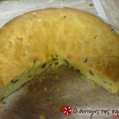 A picture of My mom's Cretan raisin pie.