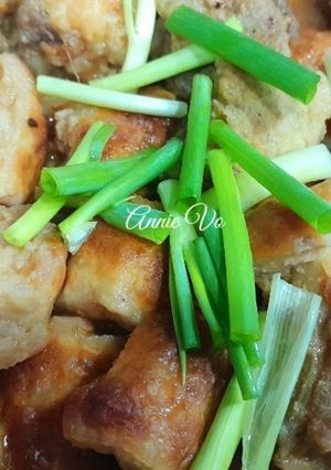 Hình của món Sườn non và nem rim mặn ngọt.
