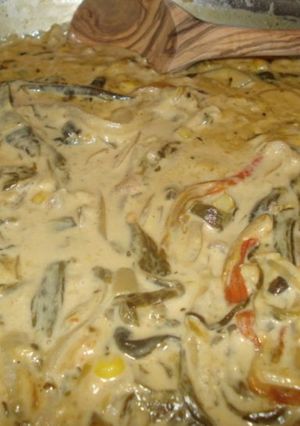 Una foto de Rajas de chile poblano con crema y elote