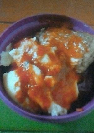 Una foto de Puré fantasìa con caballa y salsa