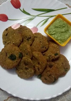 A picture of Methi and bajara ke vade.