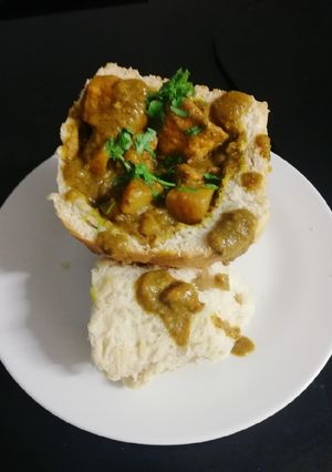 A picture of Chicken Bunny Chow.