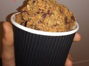 Una foto di fiocchi d'avena e gocce di cioccolato