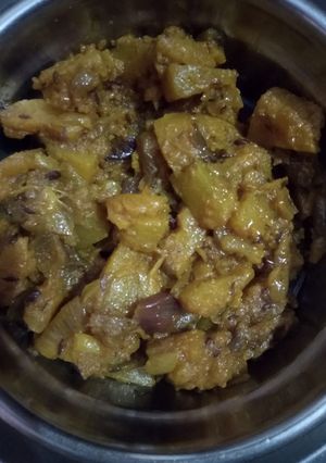 A picture of Onion lauki / bottlegourd.