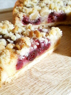 A picture of Red Berry Crumble Tart.