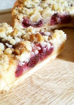 A picture of Red Berry Crumble Tart.
