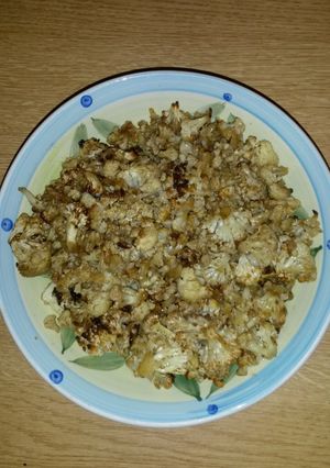 A picture of Cauliflower with curry & honey.