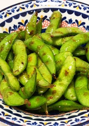 A picture of Garlic Sautéed Edamame – Make Frozen Edamame Delicious!.