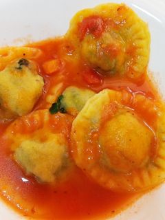 Una foto de Sorrentinos sin gluten y vegan, con masa de zanahoria 🥕