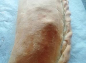 Foto di Impanata Ragusana con broccoli, salsiccia e formaggio primo sale