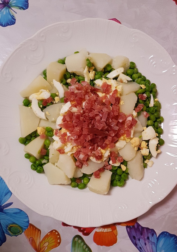 Una foto de Verdura de guisantes salteaditos con jamón y huevo