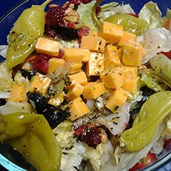 A picture of Szechuan pepper dressing and salad.
