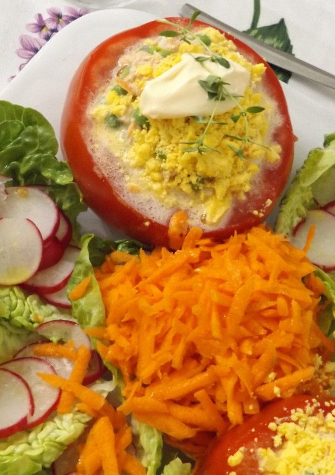 Una foto de Tomates rellenos sencillos