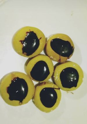A picture of Chocolate filled cookies.