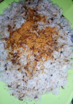 A picture of Rice and beans cooked with crayfish.