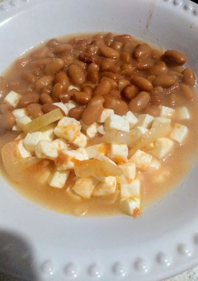 Una foto de Queso en salsa 😊🍅🌶️