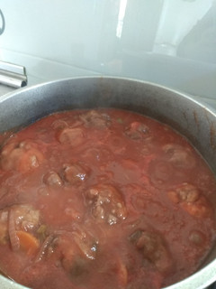Una foto de Albóndigas en salsa con papas y boniato (sin gluten)