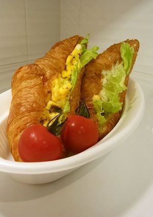 A picture of Absolutely Delicious! Croissant Sandwich.