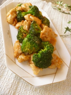 A picture of Chinese Stir-Fried Chicken and Broccoli with Mayonnaise.