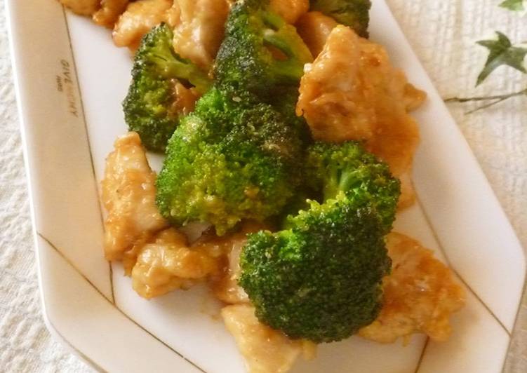 Chinese Stir-Fried Chicken and Broccoli with Mayonnaise