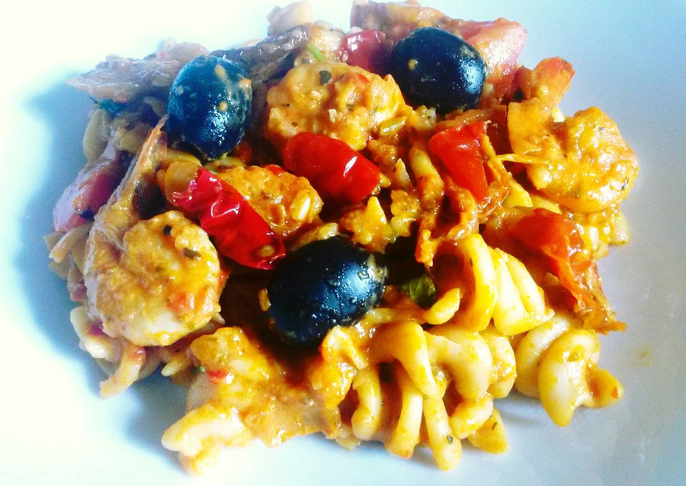 Creamy pasta with prawns and olives